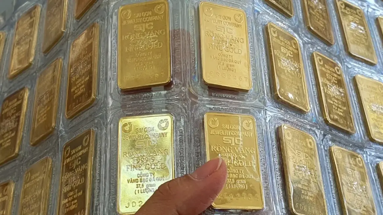 سعر الذهب ينخفض 2.5 مليون دونغ فيتنامي صباح 10 يونيو.